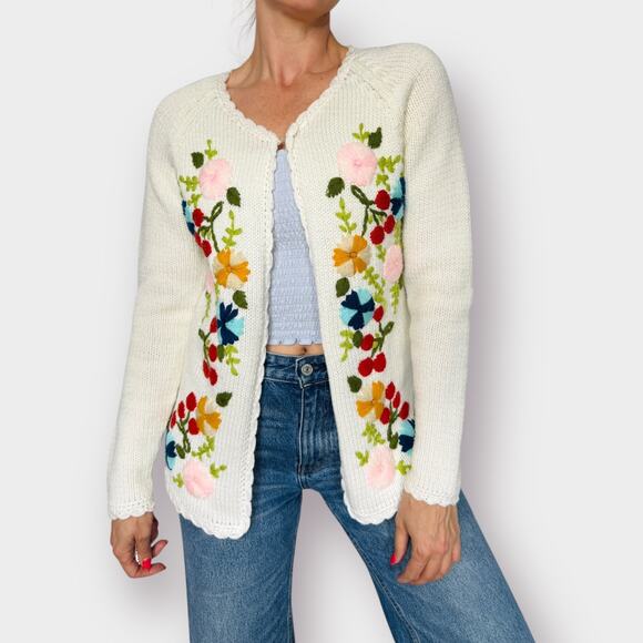 Vintage Sweaters - Vintage‎ 70s Cream Cardigan with Flowers